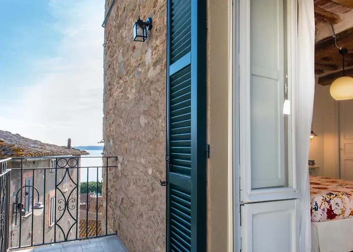 アパート Rocca Del Dimore パッシニャーノ・スル・トラジメーノ